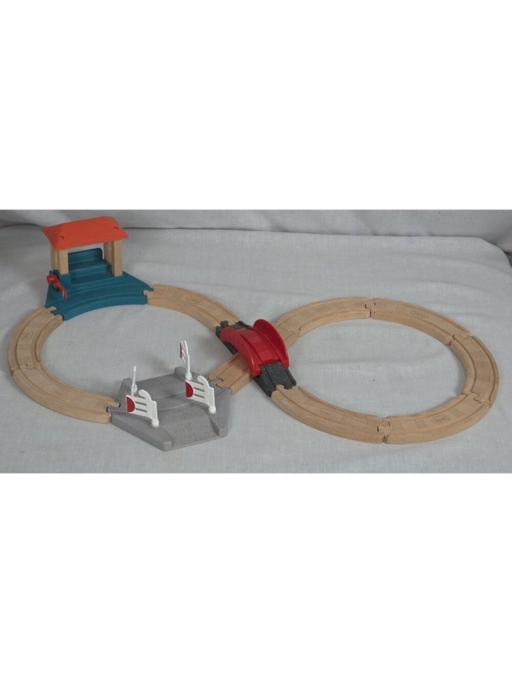 Thomas & Friends Wooden Railway Figure 8 Track Set Racing Railroad Train James